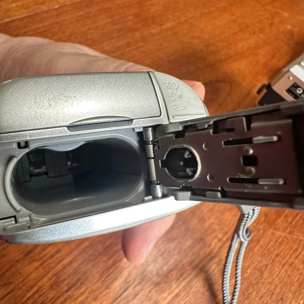 Olympus Camedia C-700 Ultra Zoom & D-580 Zoom Digital Cameras Lowepro Case PARTS